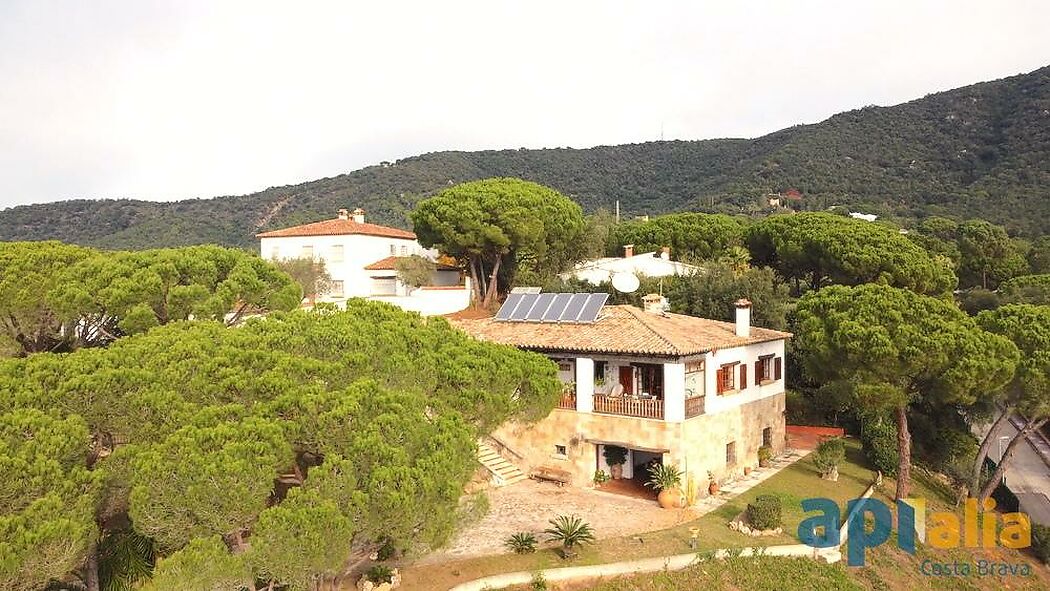 Propriété très spacieuse située dans l'urbanisation Bell-lloch, à Santa Cristina d'Aro.