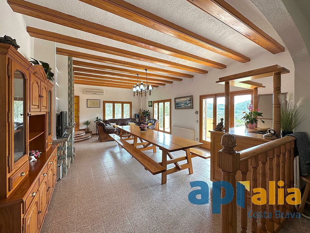 Maison impressionnante avec grand terrain et vues spectaculaires dans un emplacement très calme près de Calonge.