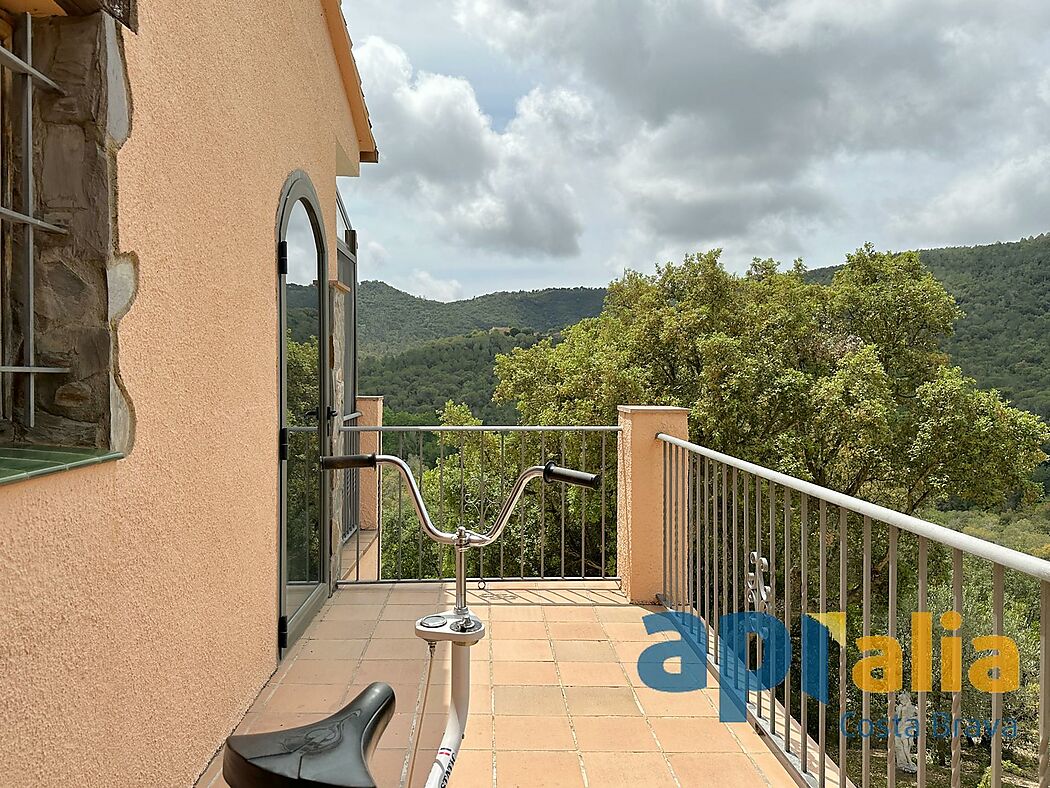 Impressive house with large plot and spectacular views in a very quiet location near Calonge.