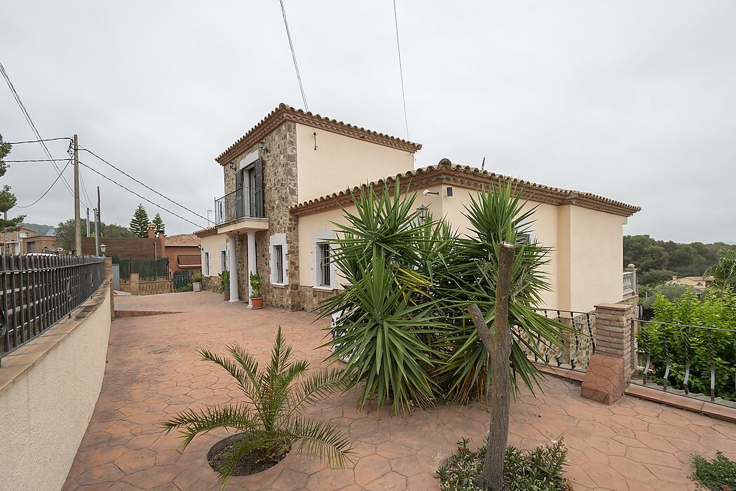 Impressive chalet a short distance from the beach, located in Calonge.