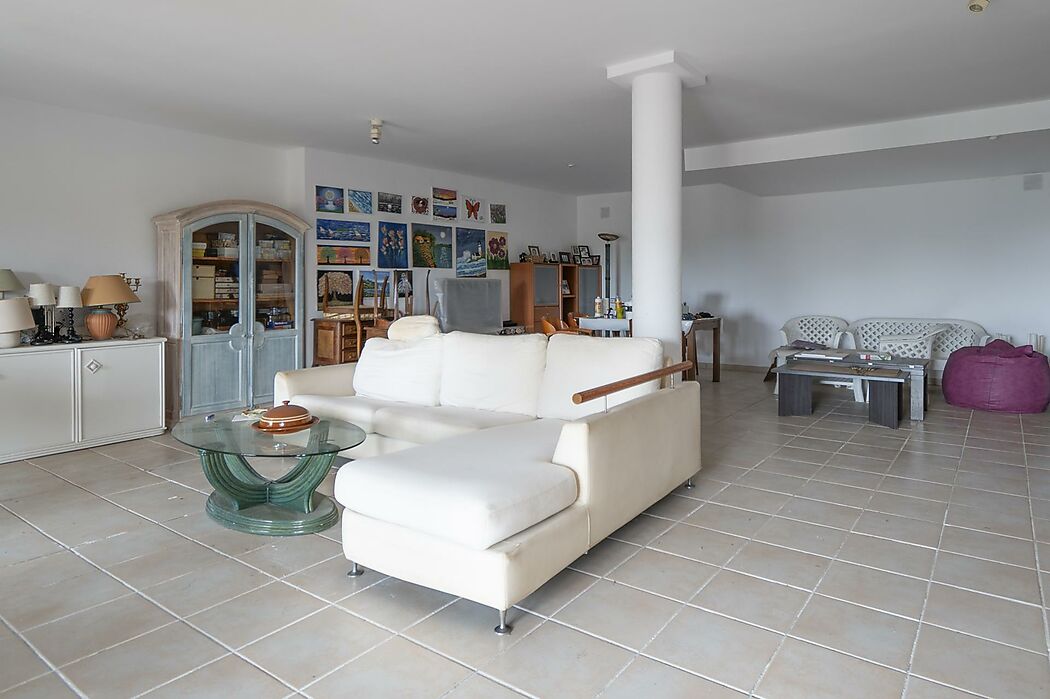 Impressive chalet a short distance from the beach, located in Calonge.