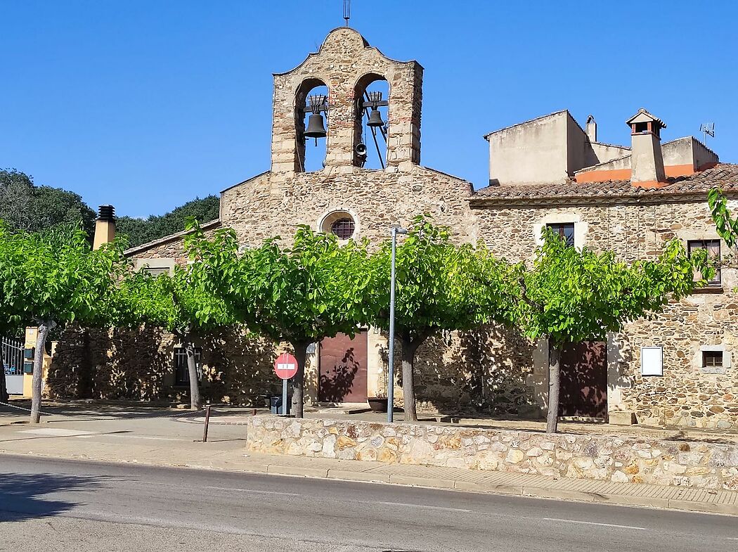Belle maison jumelée dans la belle ville de Vall-llobrega