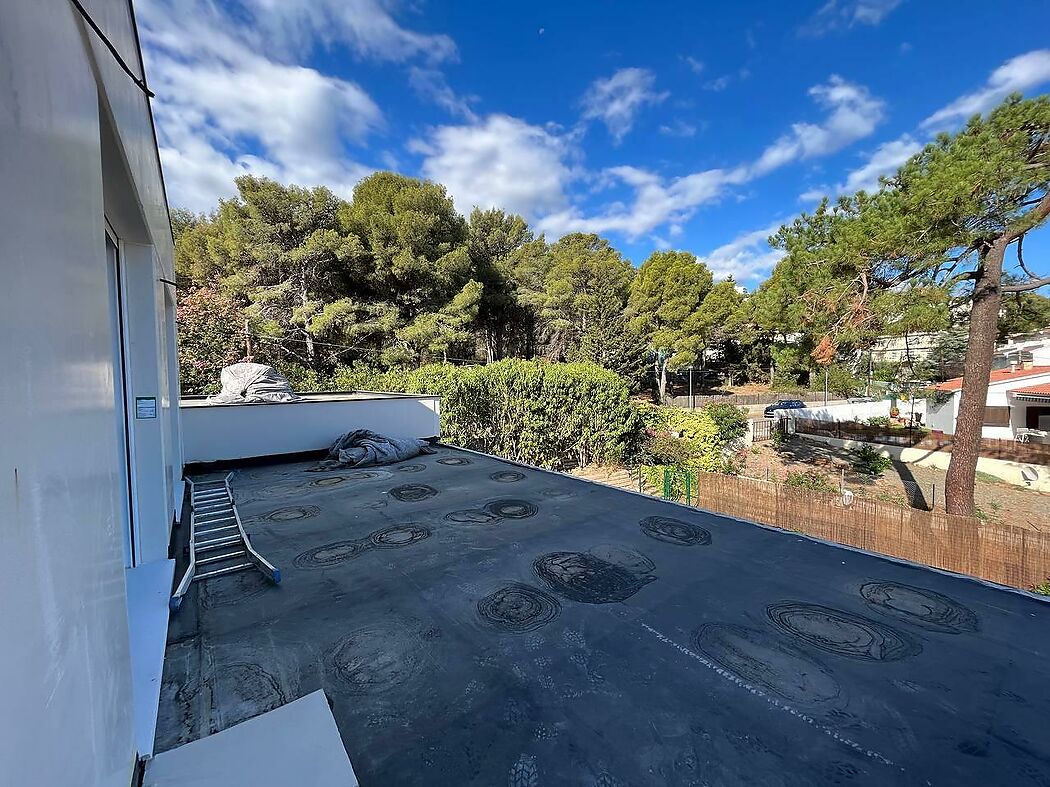 OBRA NUEVA LLANÇÀ CON VISTAS AL MAR