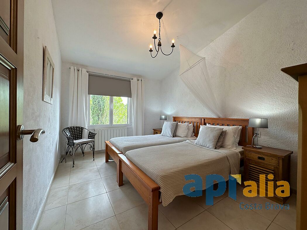 5 bedroom house with pool and independent apartment