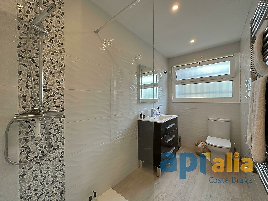5 bedroom house with pool and independent apartment