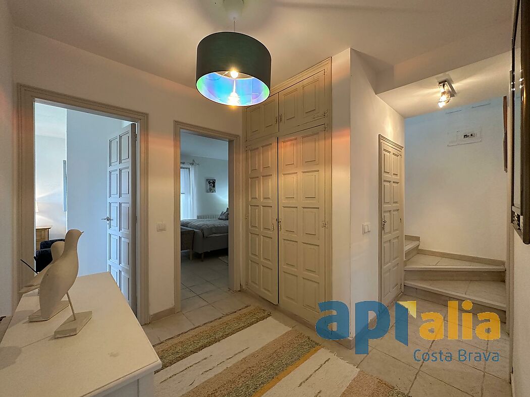 5 bedroom house with pool and independent apartment