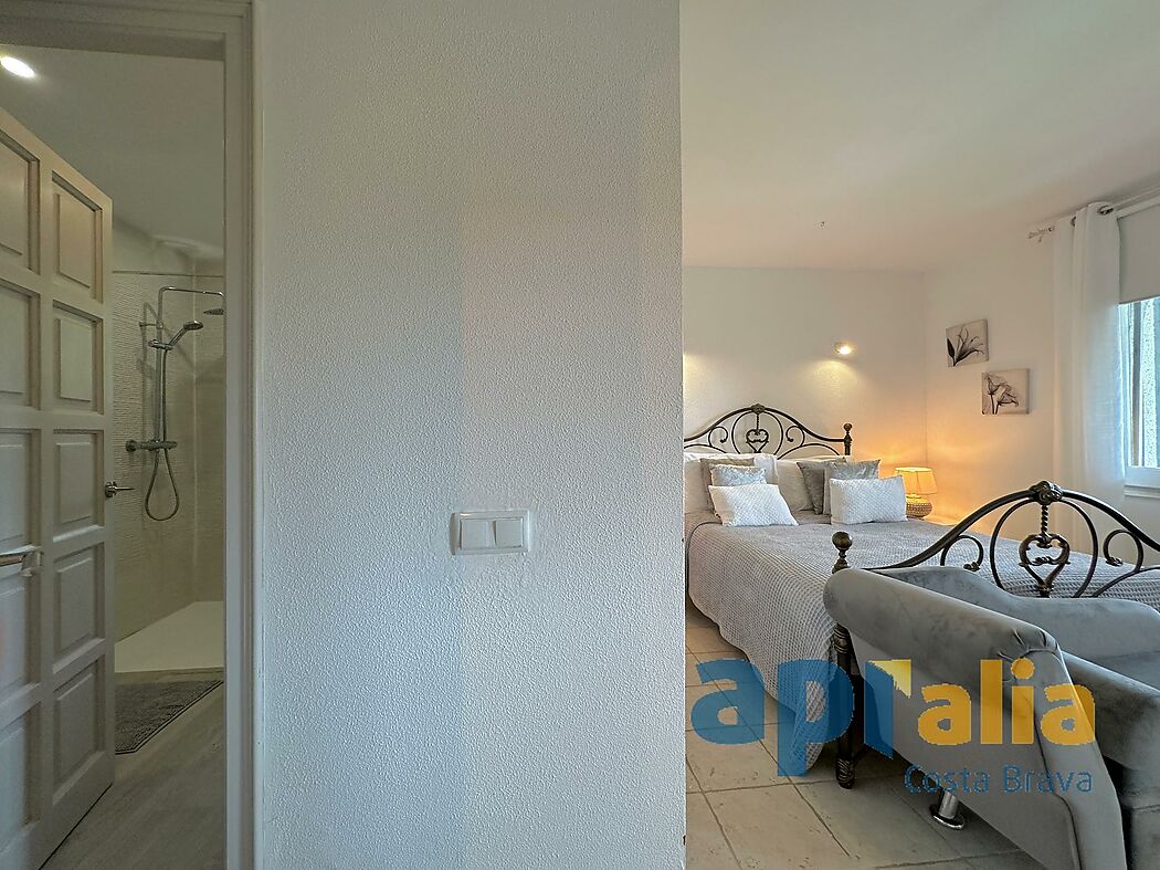 5 bedroom house with pool and independent apartment