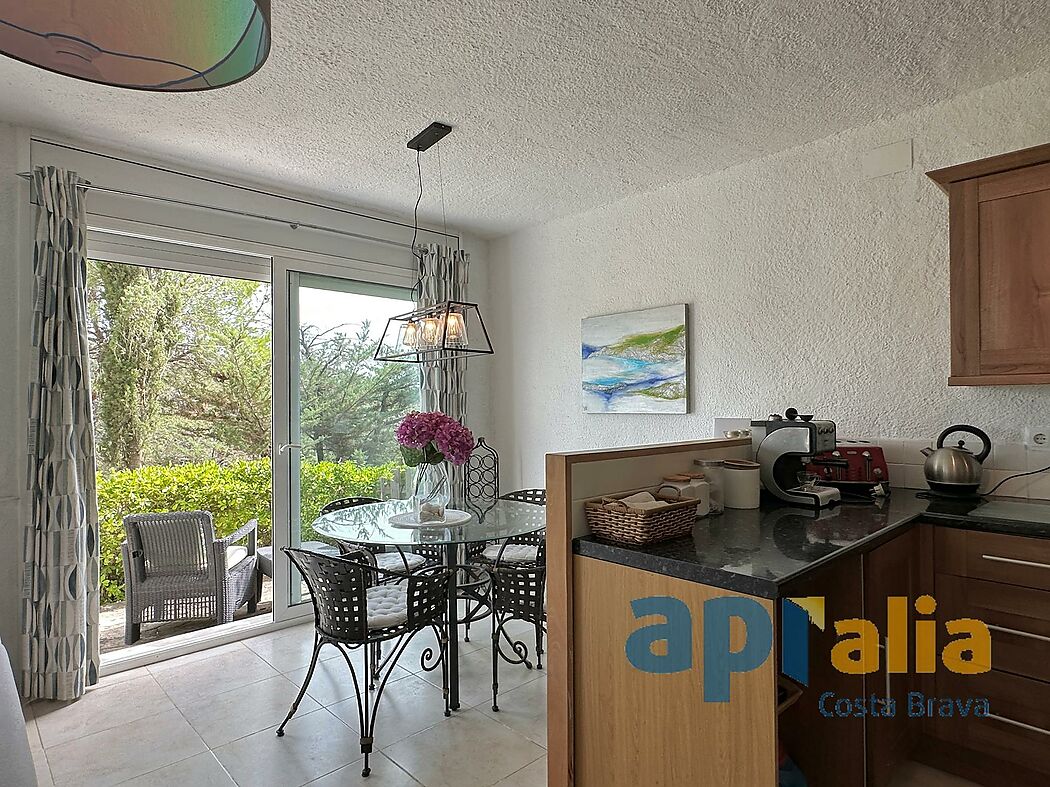 5 bedroom house with pool and independent apartment