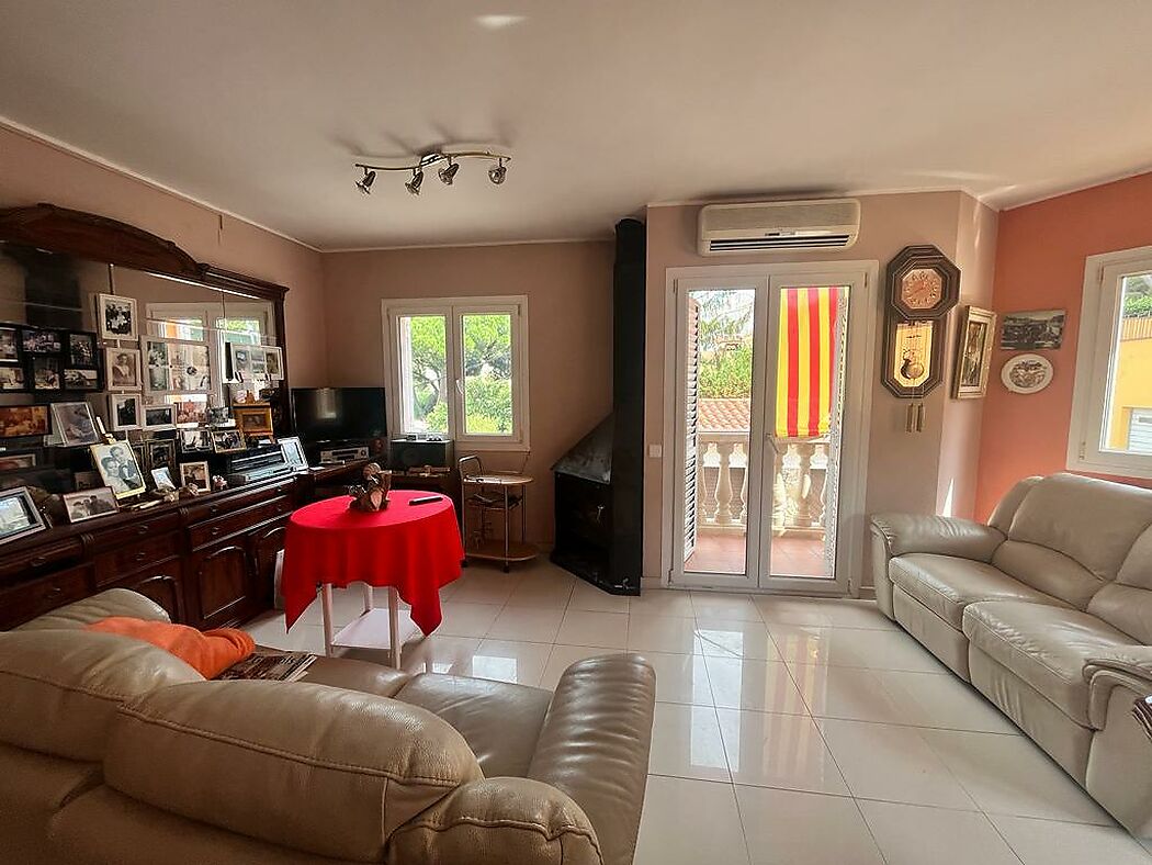 Casa adossada cantonera en venda