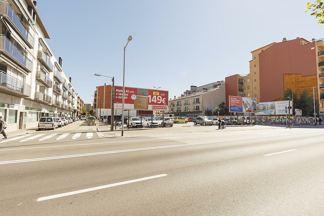 SOLAR EN VENTA - GIRONA EIXAMPLE SUD / ZONA HIPERCOR