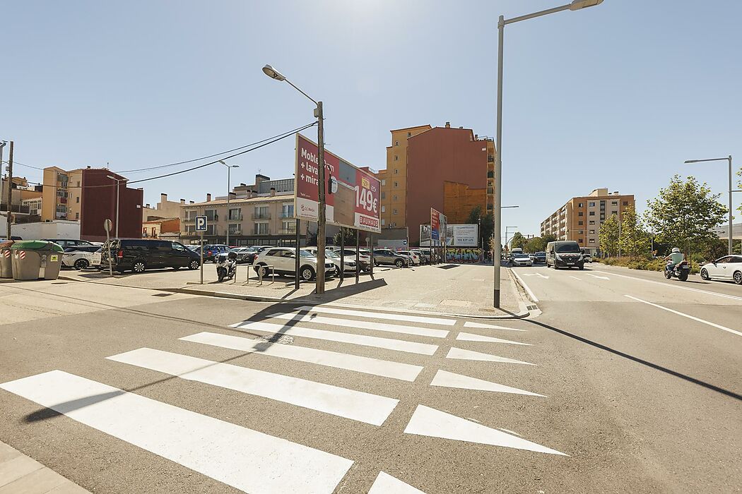 SOLAR EN VENDA - GIRONA EIXAMPLE SUD / ZONA HIPERCOR