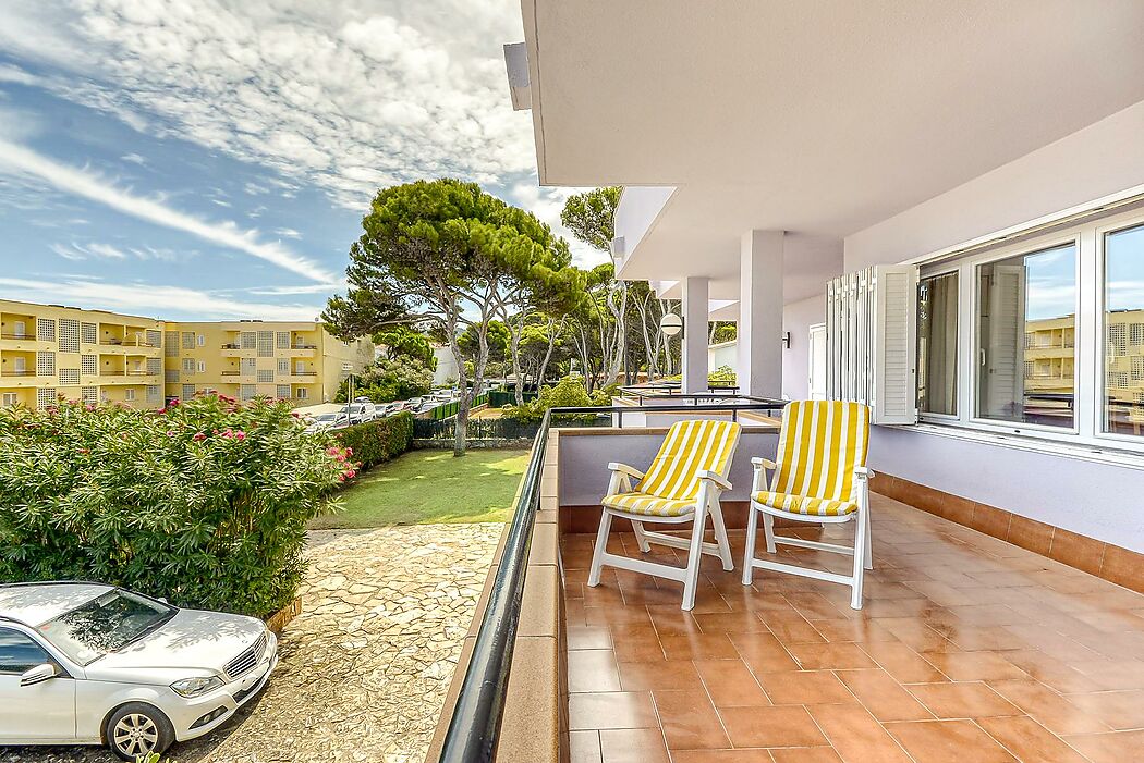 ENORME CASA A PALS EN PRIMERA LÍNIA DE MAR, ASCENSOR I PISCINA.