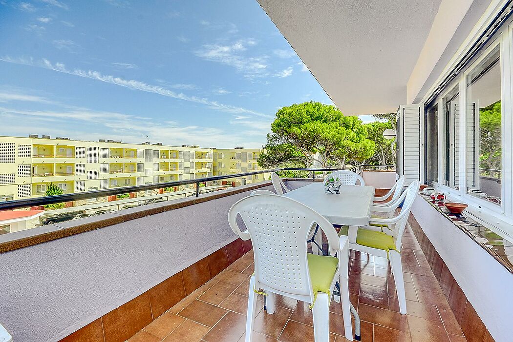 ENORME CASA A PALS EN PRIMERA LÍNIA DE MAR, ASCENSOR I PISCINA.