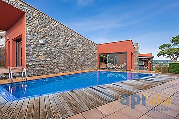 Moderna y luminosa casa con piscina en S'Agaró, Costa Brava.