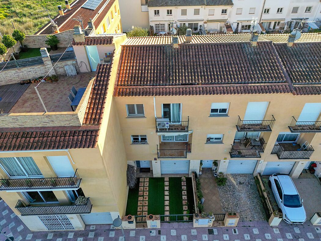 Townhouse with pool in the center of Santa Cristina de Aro.