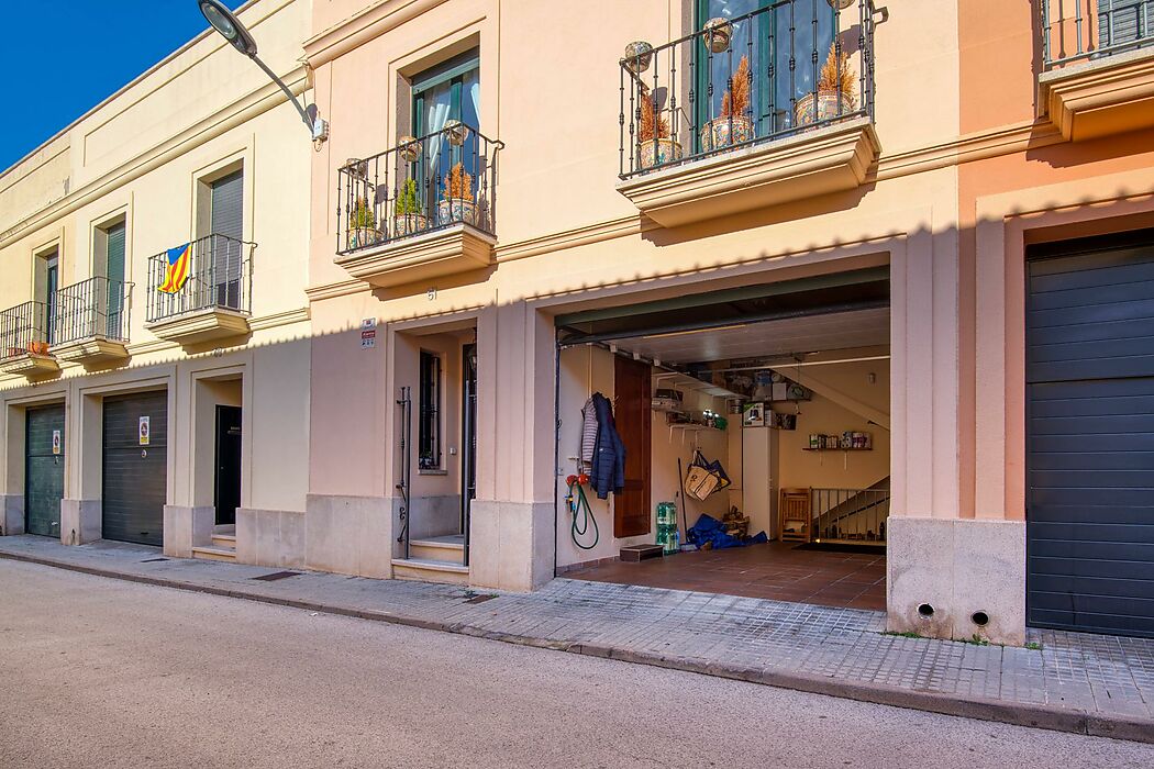 Casa adosada en venda a tocar del centre de la població