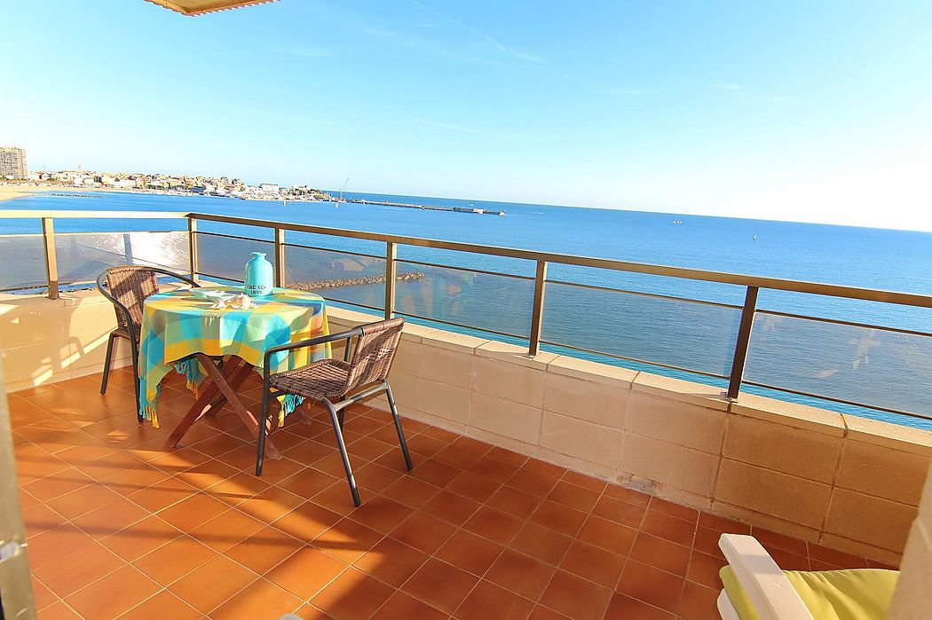 Apartamento de 3 dormitorios con amplia terraza con vista al mar en Sant Antoni de Calonge