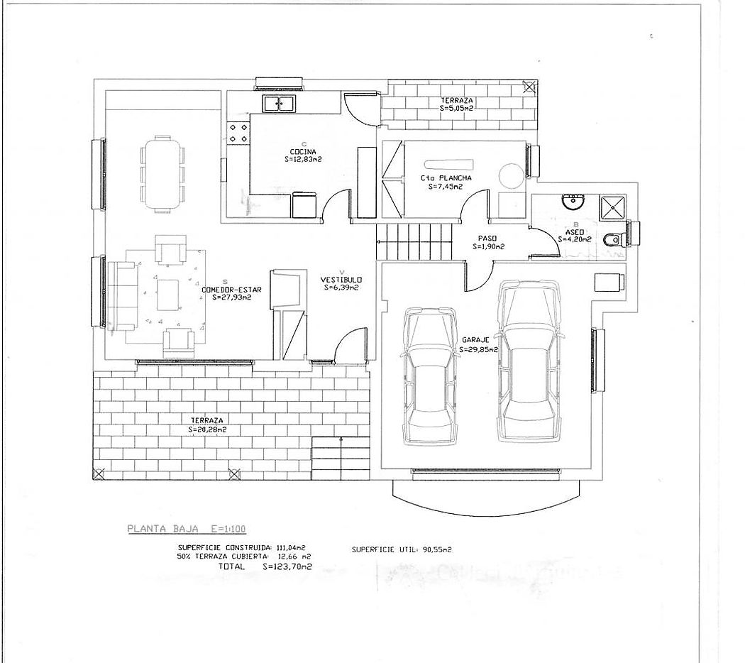 Amplia casa con piscina de estilo  moderno y funcional