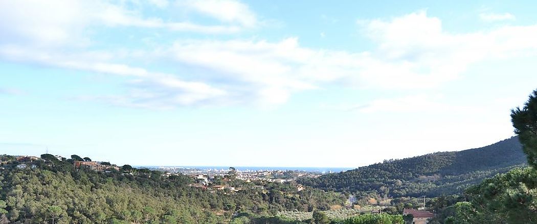 Parcela con fantásticas vistas al mar + proyecto para construir una casa unifamiliar