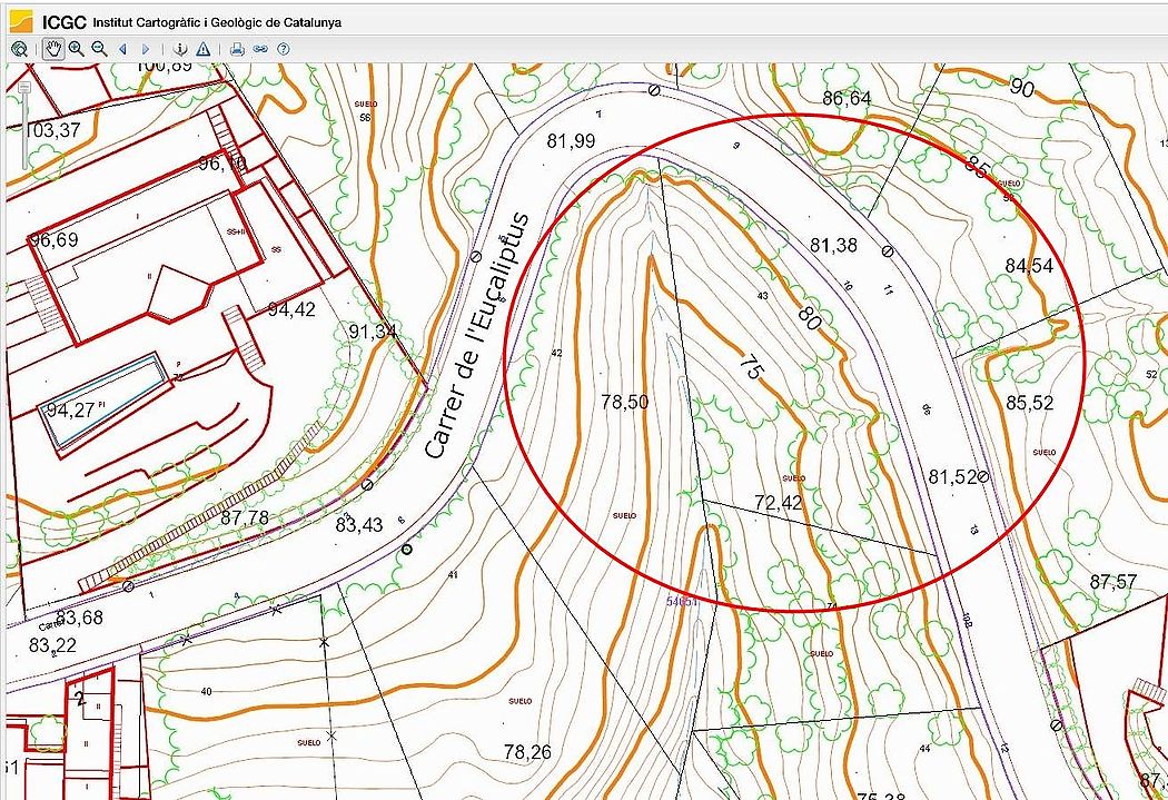 Terrain avec large façade