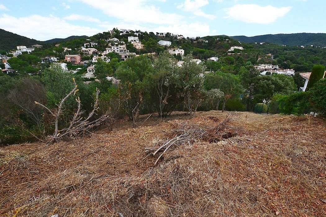 Per gaudir de la tranquil·litat, amb tots els serveis a peu de parcel·la.