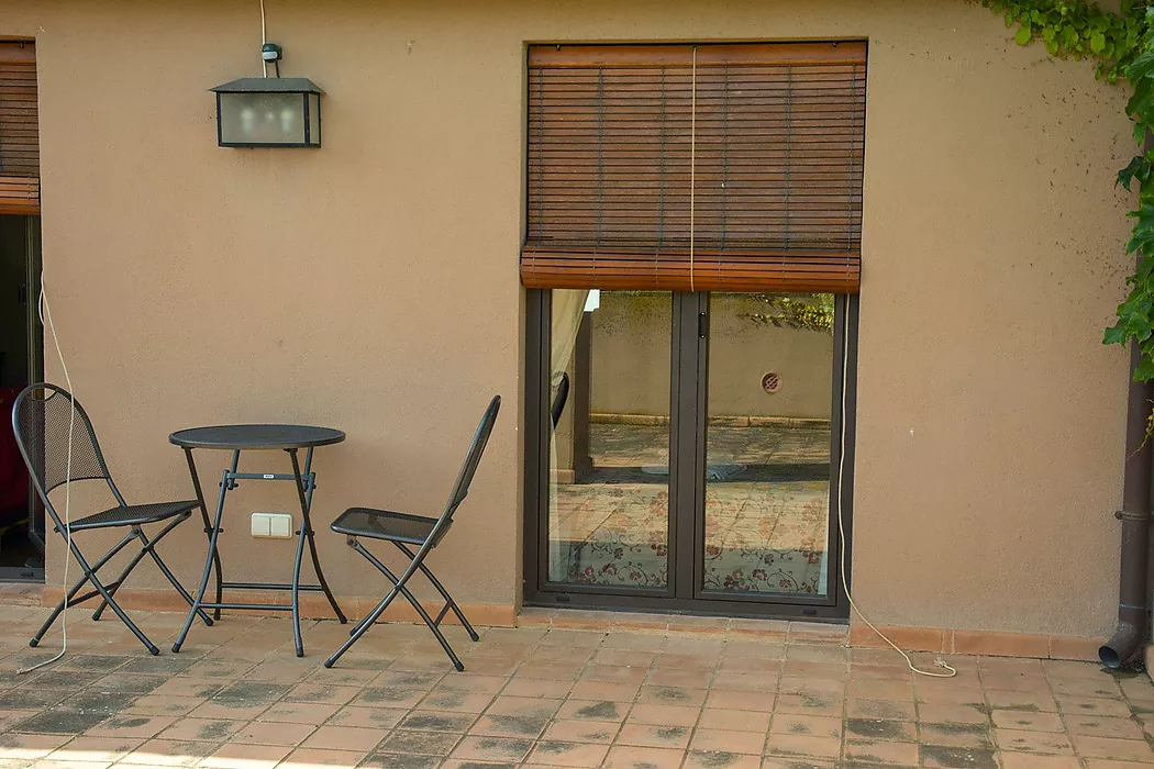 Propiedad rústica en Canet de Verges con doble parcela. Un acogedor hogar con piscina, jardín, porche y zona barbacoa