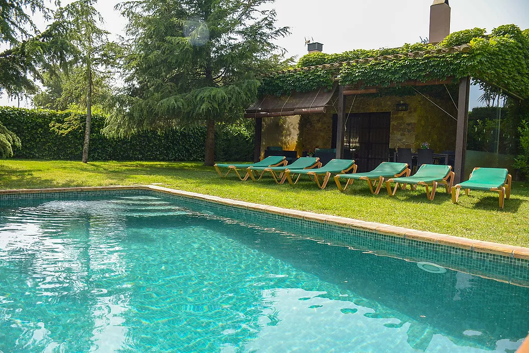 Propietat rústica a Canet de Verges amb doble parcel·la, amb acollidora casa, piscina, jardí, porxo i zona barbacoa