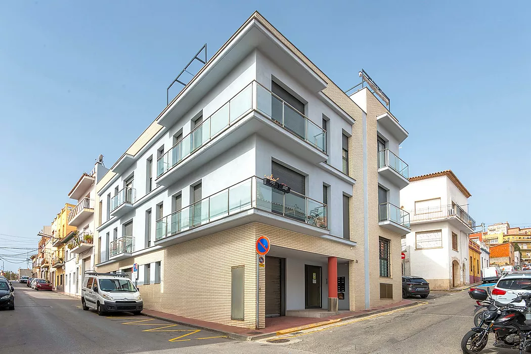 Bright ground floor apartment ready to move in.- Sant Feliu de Guíxols