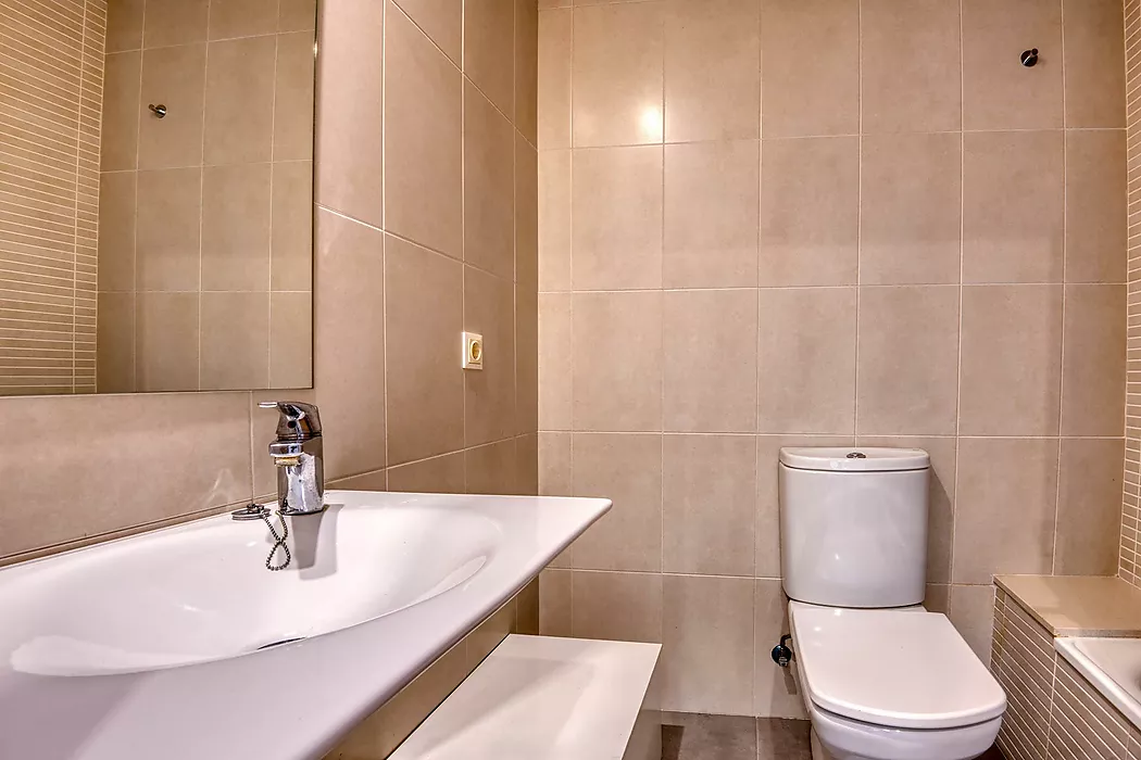 Bright ground floor apartment ready to move in.- Sant Feliu de Guíxols