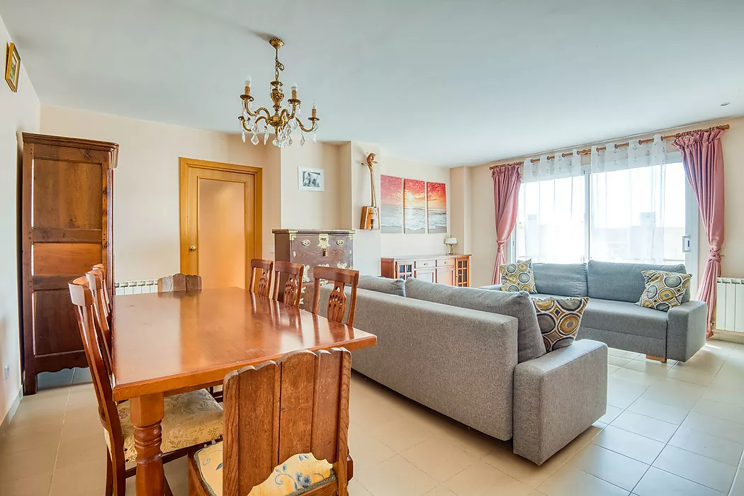 Bright apartment with parking in upper area.- Sant Feliu de Gu&iacute;xols
