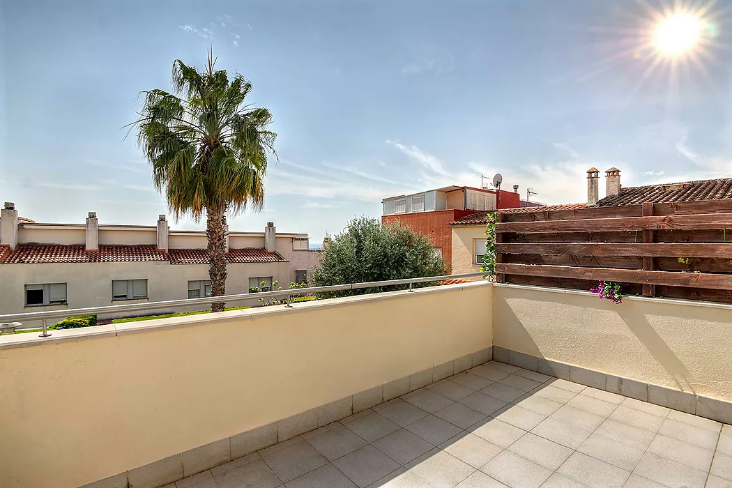 Semi-detached house with terraces and pool.- Sant Feliu de Guíxols