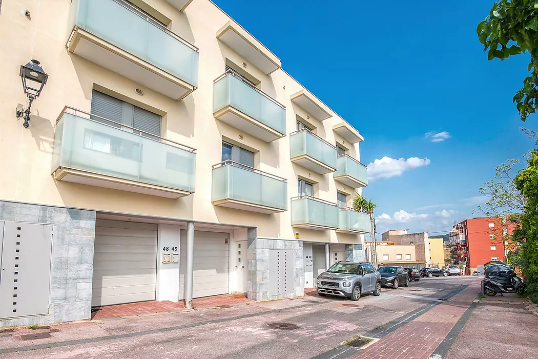 Semi-detached house with terraces and pool.- Sant Feliu de Guíxols
