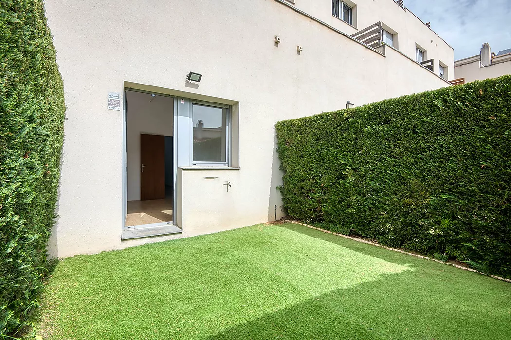 Semi-detached house with terraces and pool.- Sant Feliu de Guíxols