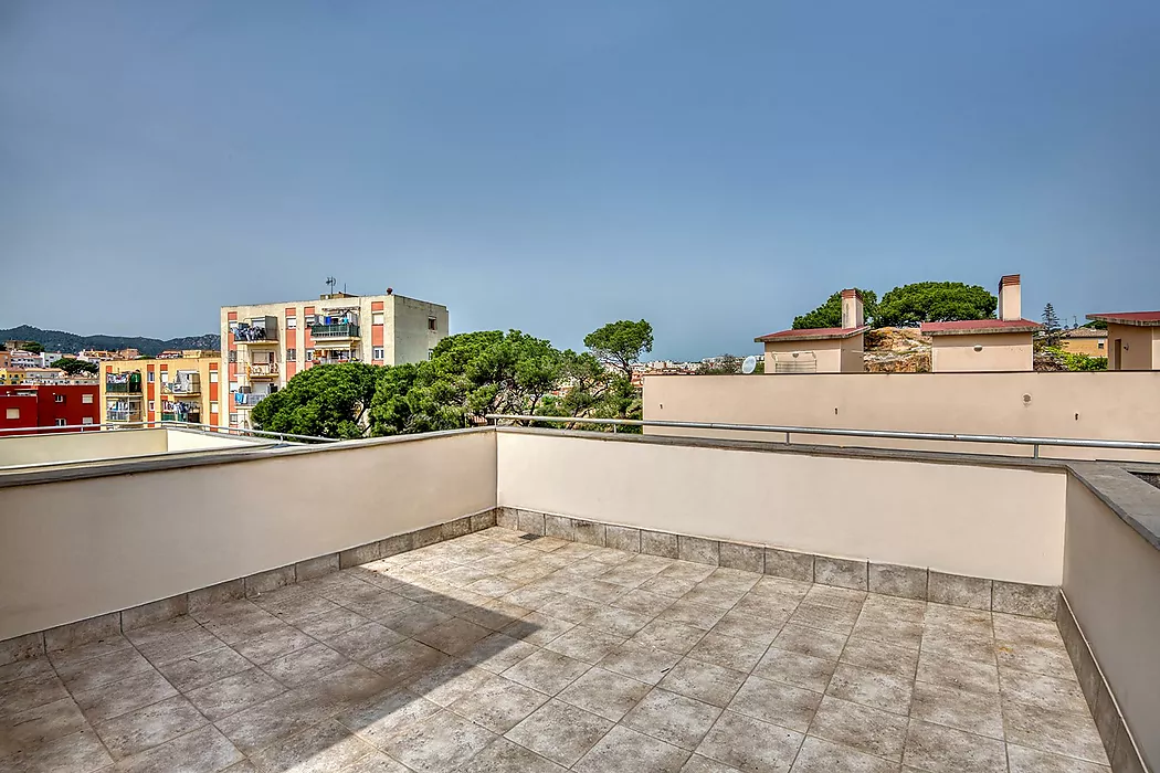 Semi-detached house with terraces and pool.- Sant Feliu de Guíxols