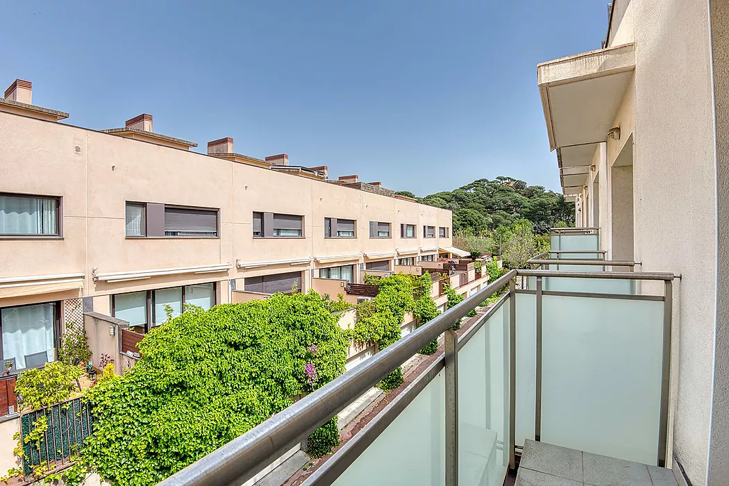 Semi-detached house with terraces and pool.- Sant Feliu de Guíxols