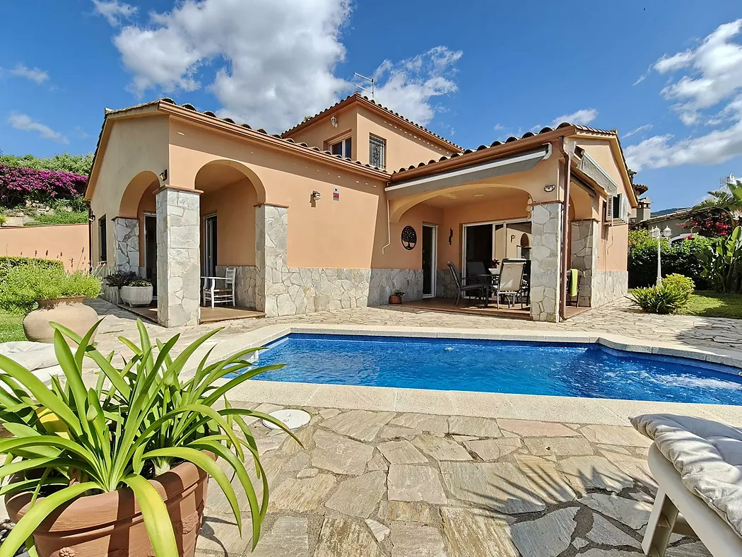 Chalet con piscina en venta en Calonge