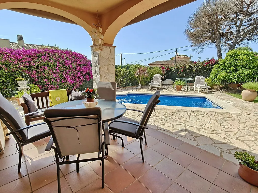 Chalet con piscina en venta en Calonge