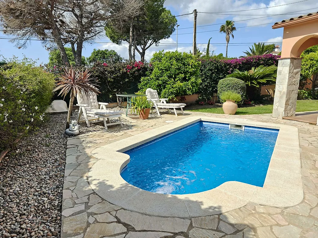 Chalet con piscina en venta en Calonge