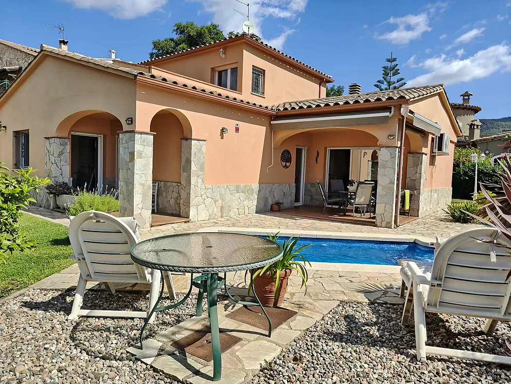 Chalet con piscina en venta en Calonge