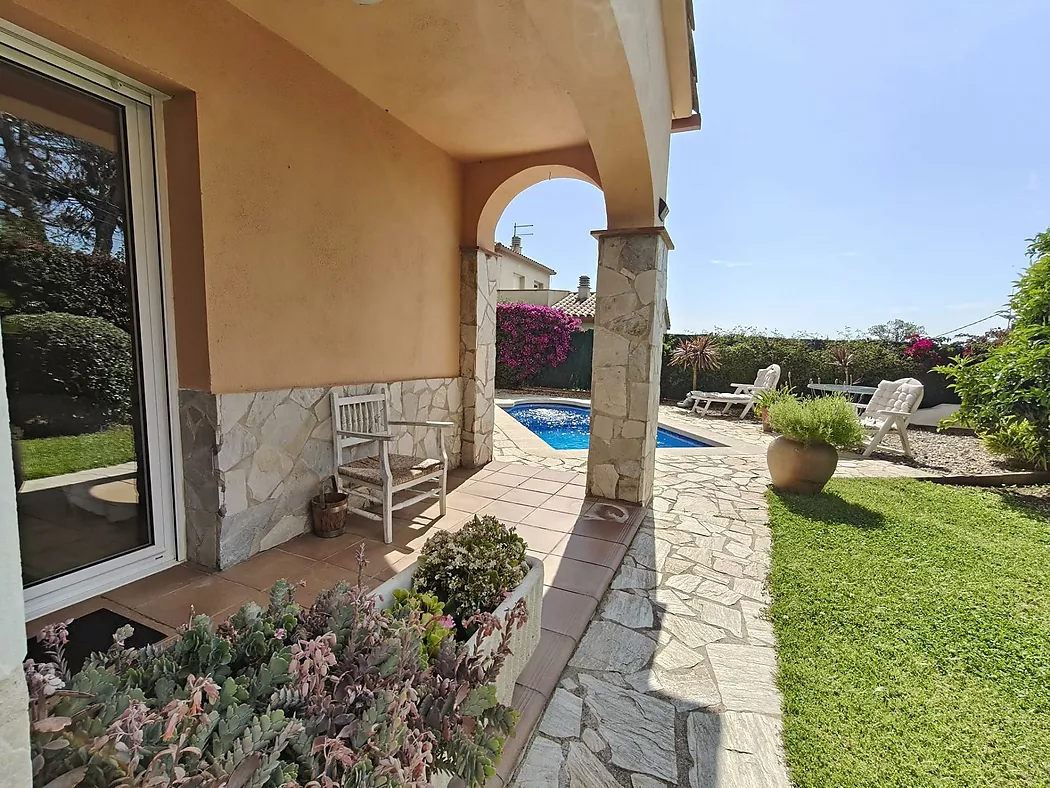 Chalet con piscina en venta en Calonge