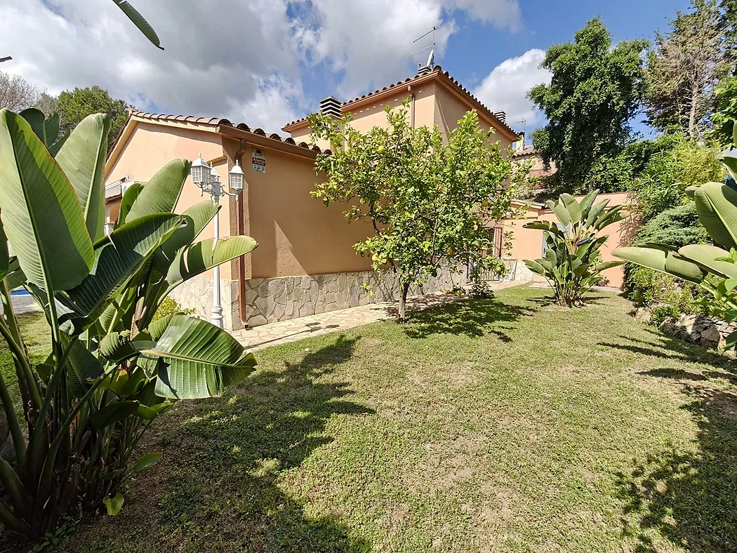 Chalet con piscina en venta en Calonge