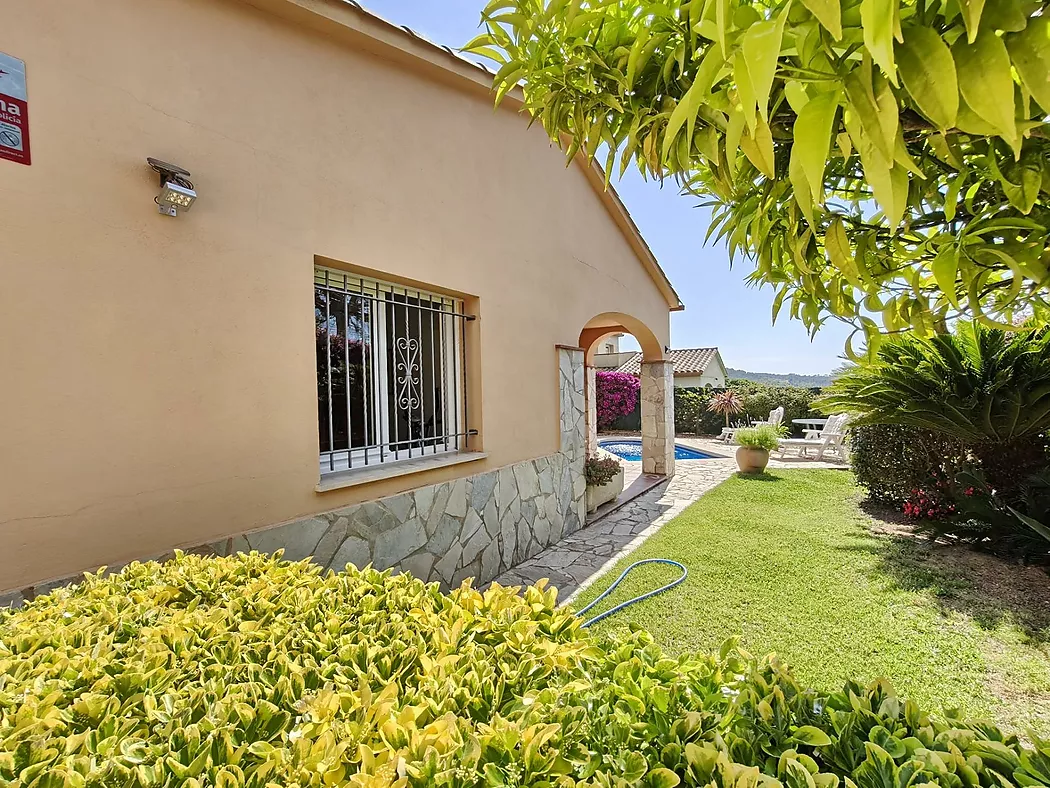 Chalet con piscina en venta en Calonge