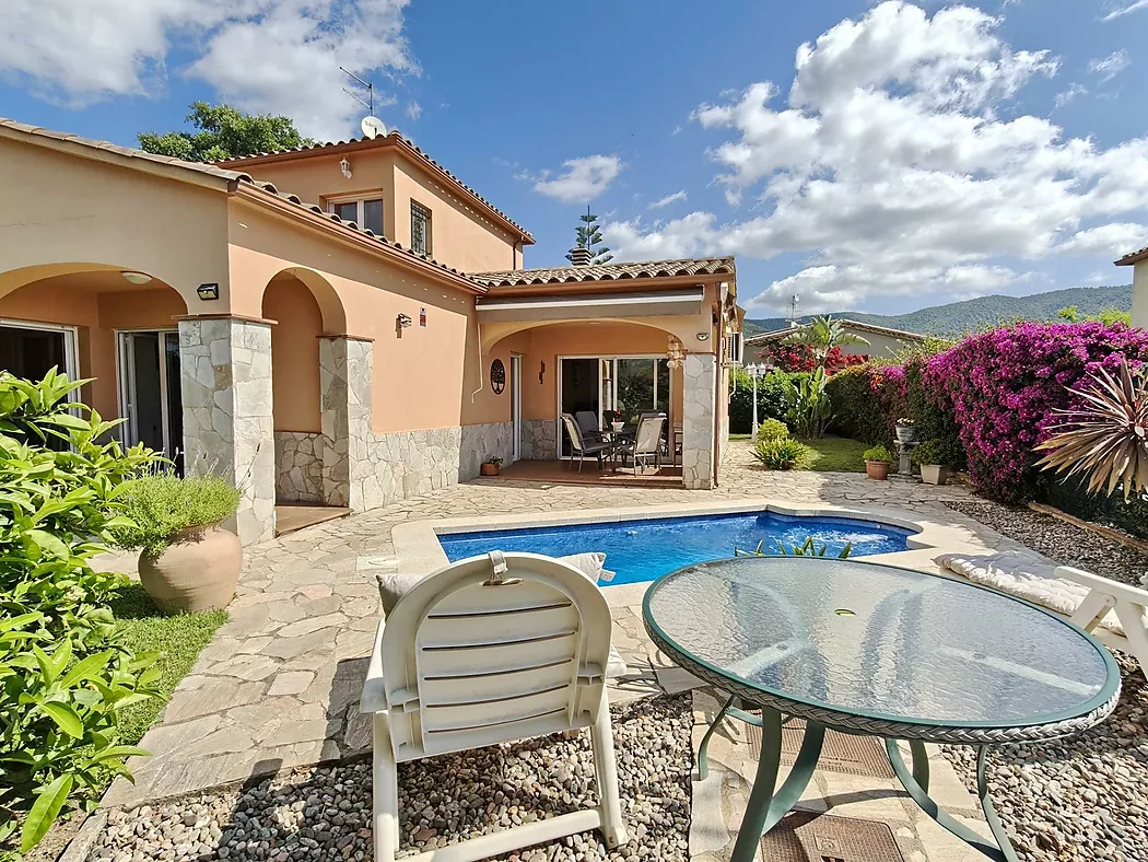 Chalet con piscina en venta en Calonge