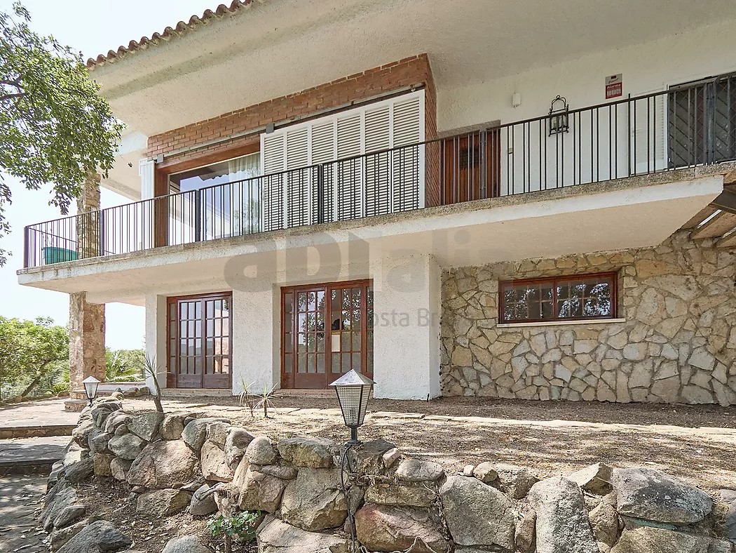 Vila amb gran potencial, 2.000 m  de parcel·la i espais sense límits a Los Pinares