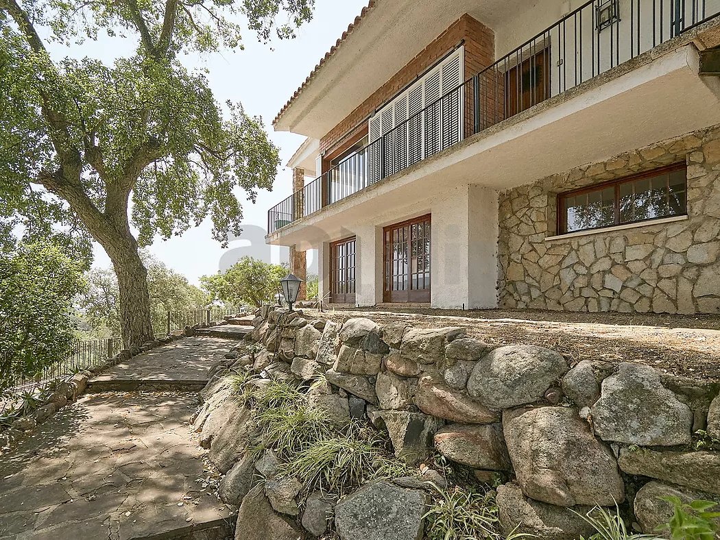 Vila amb gran potencial, 2.000 m  de parcel·la i espais sense límits a Los Pinares