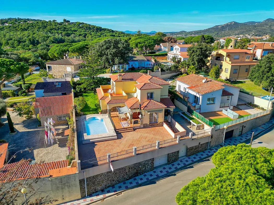 HOUSE IN S'AGAR&Oacute; WITH POOL ANG GARDEN