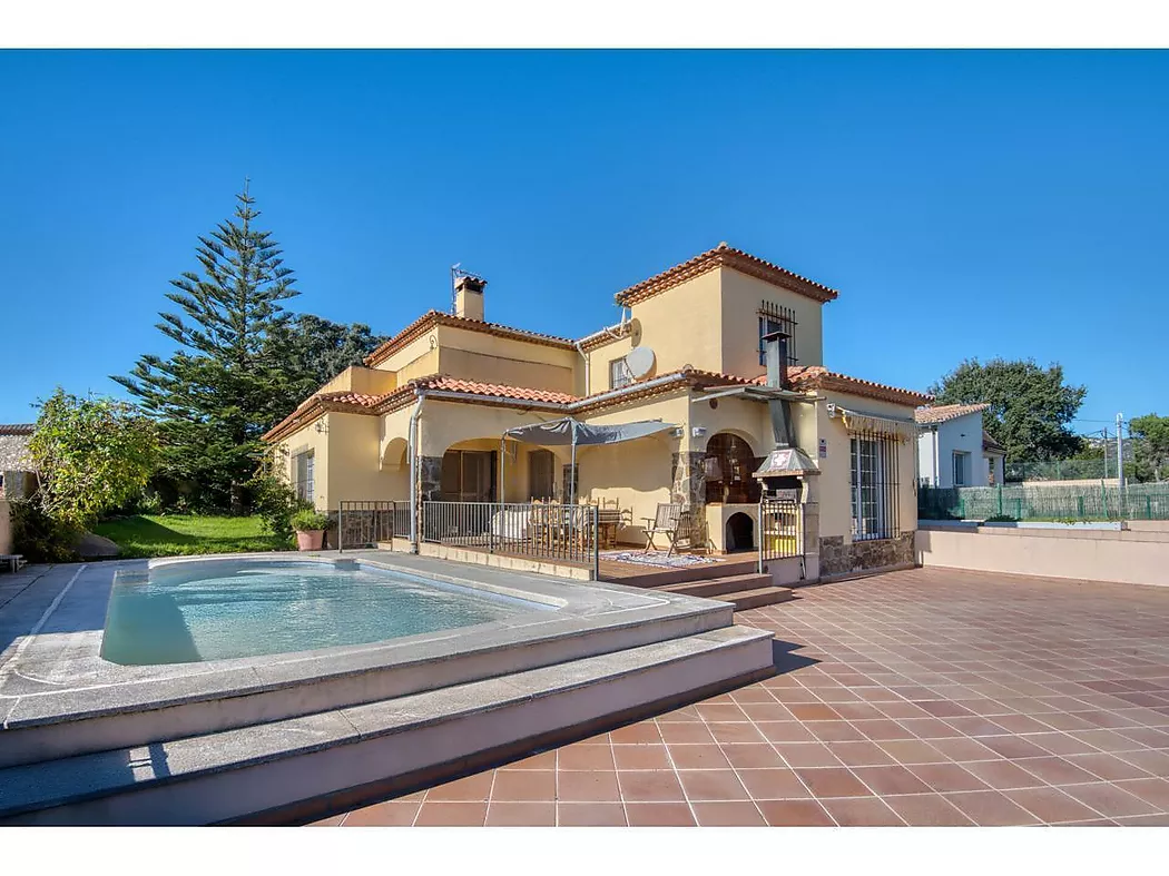 MAISON À S'AGARÓ AVEC JARDIN ET PISCINE
