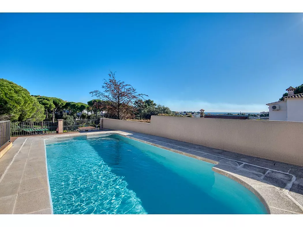 MAISON À S'AGARÓ AVEC JARDIN ET PISCINE