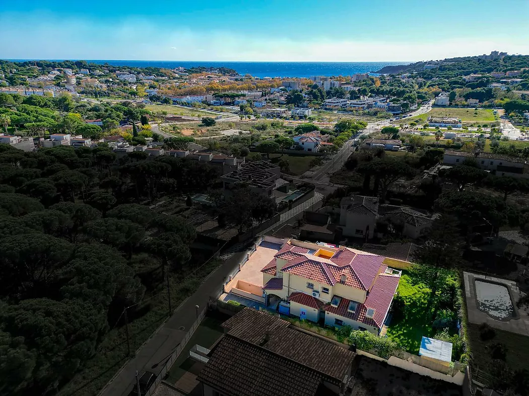 MAISON À S'AGARÓ AVEC JARDIN ET PISCINE