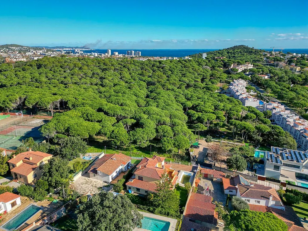 MAISON À S'AGARÓ AVEC JARDIN ET PISCINE